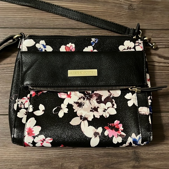 Liz Claiborne Handbags - Liz Claiborne Small Crossbody Purse